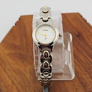 Fossil Women's Simple Everyday Bracelet Watch Silver Tone Classy Basic ES-8826